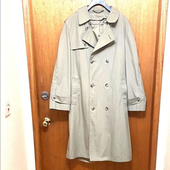 Classic Tan Belted Trench Coat. L - Picture 2 of 4
